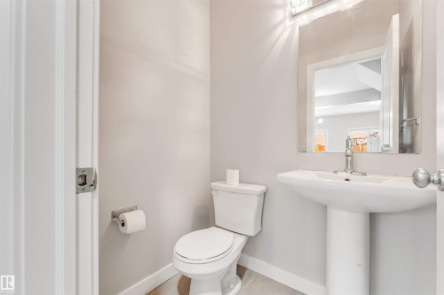 2812 15 Street, Edmonton, AB - Indoor Photo Showing Bathroom