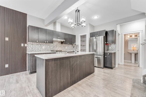 2812 15 Street, Edmonton, AB - Indoor Photo Showing Kitchen With Upgraded Kitchen