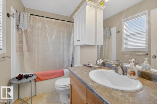 1921 Garnett Way, Edmonton, AB - Indoor Photo Showing Bathroom