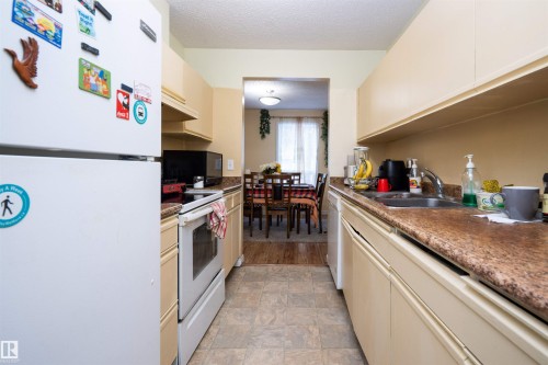 644 Saddleback Road, Edmonton, AB - Indoor Photo Showing Kitchen