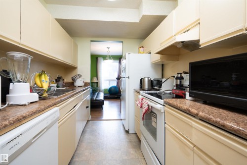 644 Saddleback Road, Edmonton, AB - Indoor Photo Showing Kitchen