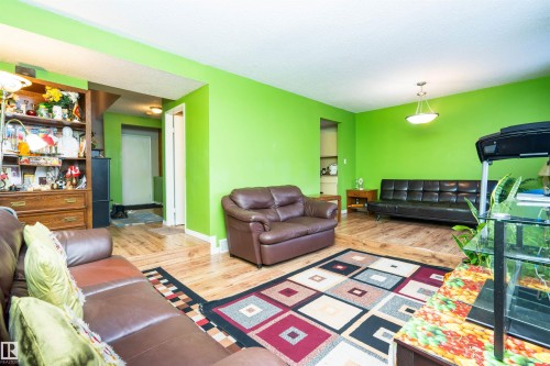 644 Saddleback Road, Edmonton, AB - Indoor Photo Showing Living Room