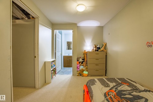 7312 19A Avenue, Edmonton, AB - Indoor Photo Showing Bedroom