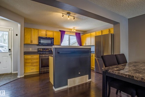 7312 19A Avenue, Edmonton, AB - Indoor Photo Showing Kitchen
