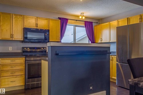 7312 19A Avenue, Edmonton, AB - Indoor Photo Showing Kitchen