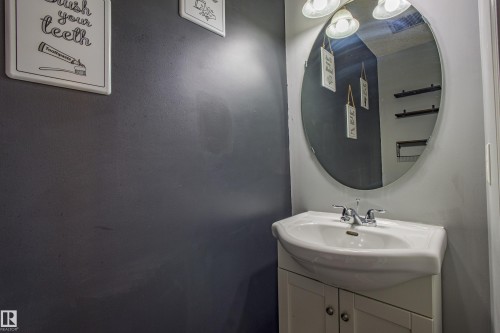 7312 19A Avenue, Edmonton, AB - Indoor Photo Showing Bathroom