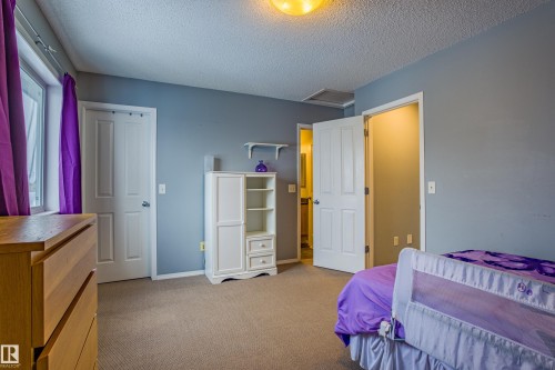 7312 19A Avenue, Edmonton, AB - Indoor Photo Showing Bedroom