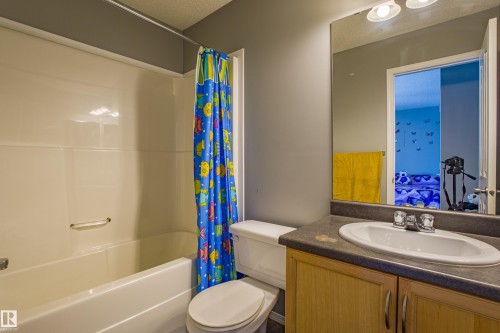 7312 19A Avenue, Edmonton, AB - Indoor Photo Showing Bathroom