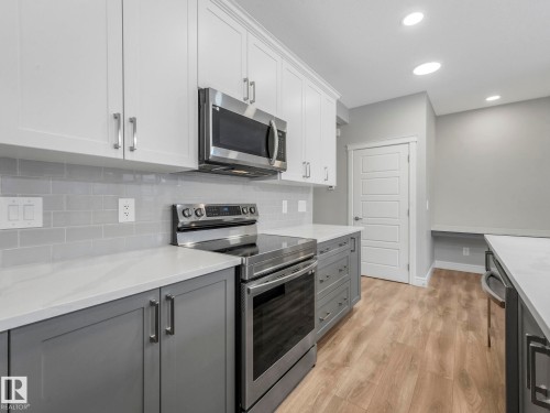 5611 Kootook Place, Edmonton, AB - Indoor Photo Showing Kitchen With Upgraded Kitchen