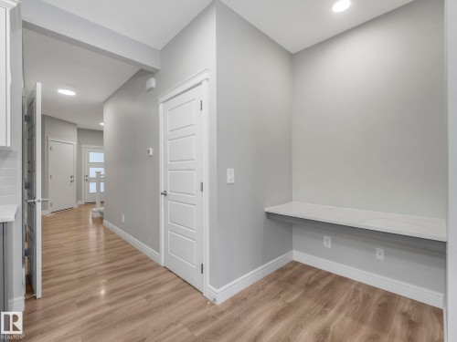5611 Kootook Place, Edmonton, AB - Indoor Photo Showing Kitchen