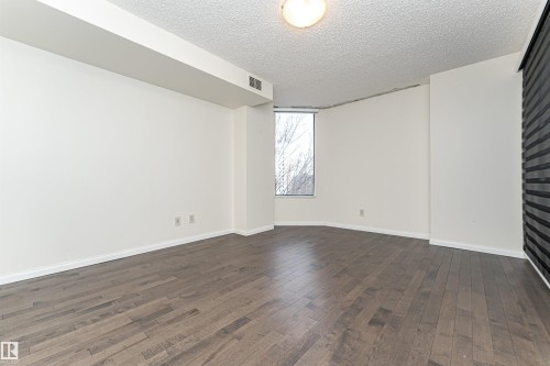 501 11503 100 Avenue, Edmonton, AB - Indoor Photo Showing Other Room