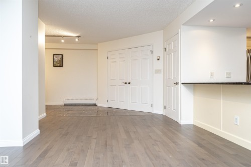 501 11503 100 Avenue, Edmonton, AB - Indoor Photo Showing Other Room