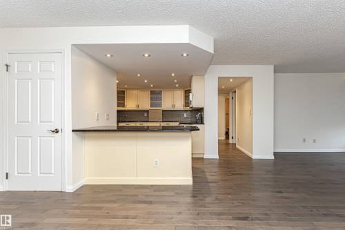 501 11503 100 Avenue, Edmonton, AB - Indoor