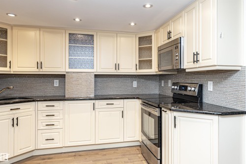501 11503 100 Avenue, Edmonton, AB - Indoor Photo Showing Kitchen With Upgraded Kitchen
