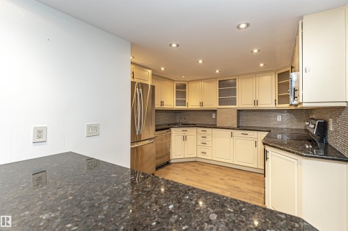 501 11503 100 Avenue, Edmonton, AB - Indoor Photo Showing Kitchen