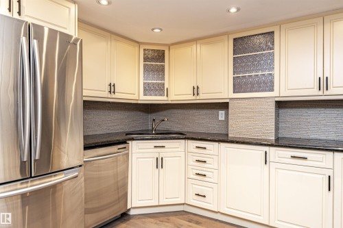 501 11503 100 Avenue, Edmonton, AB - Indoor Photo Showing Kitchen