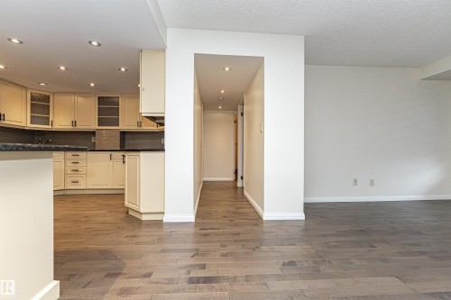 501 11503 100 Avenue, Edmonton, AB - Indoor Photo Showing Kitchen