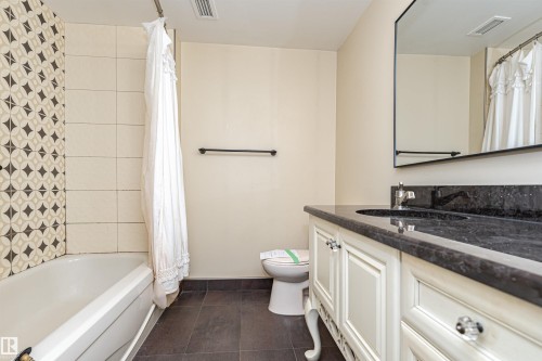 501 11503 100 Avenue, Edmonton, AB - Indoor Photo Showing Bathroom