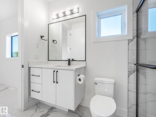 715 165 Avenue, Edmonton, AB - Indoor Photo Showing Bathroom