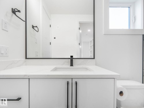 715 165 Avenue, Edmonton, AB - Indoor Photo Showing Bathroom