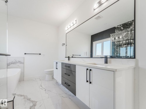 715 165 Avenue, Edmonton, AB - Indoor Photo Showing Bathroom