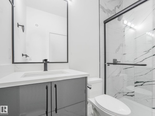 715 165 Avenue, Edmonton, AB - Indoor Photo Showing Bathroom