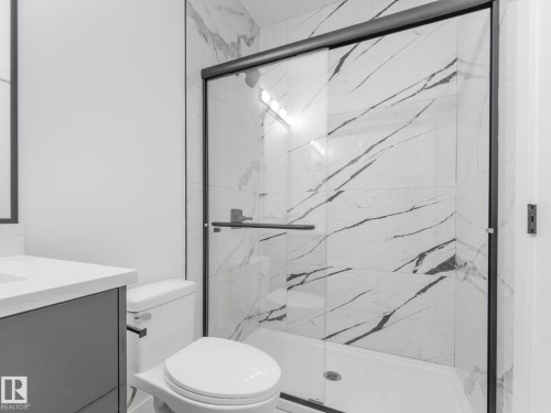 715 165 Avenue, Edmonton, AB - Indoor Photo Showing Bathroom