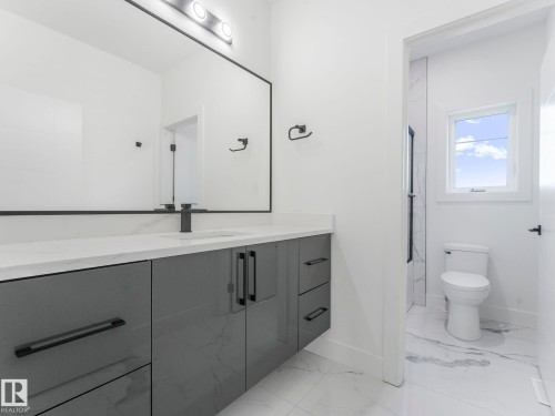 715 165 Avenue, Edmonton, AB - Indoor Photo Showing Bathroom