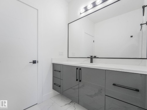 715 165 Avenue, Edmonton, AB - Indoor Photo Showing Bathroom