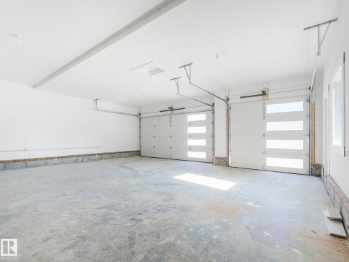715 165 Avenue, Edmonton, AB - Indoor Photo Showing Garage