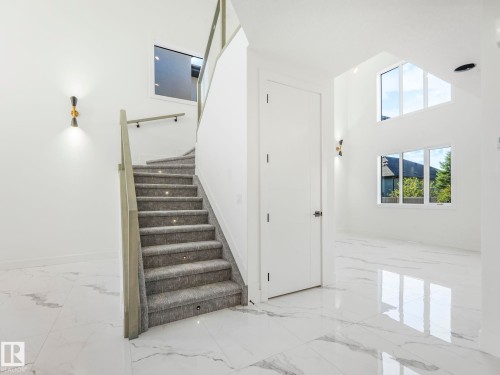 715 165 Avenue, Edmonton, AB - Indoor Photo Showing Other Room