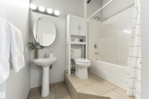 408 10179 105 Street, Edmonton, AB - Indoor Photo Showing Bathroom
