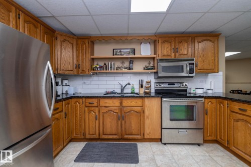 57524 Range Road 270, Rural Westlock County, AB - Indoor Photo Showing Kitchen