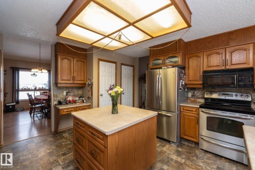 57524 Range Road 270, Rural Westlock County, AB - Indoor Photo Showing Kitchen