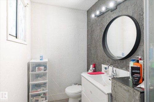 2520 116 Street, Edmonton, AB - Indoor Photo Showing Bathroom