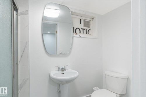 2520 116 Street, Edmonton, AB - Indoor Photo Showing Bathroom