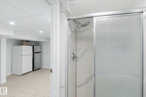 2520 116 Street, Edmonton, AB - Indoor Photo Showing Bathroom