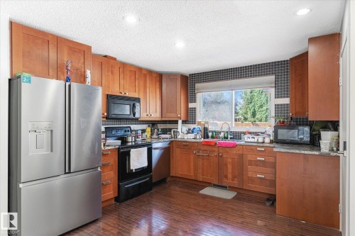 2520 116 Street, Edmonton, AB - Indoor Photo Showing Kitchen With Stainless Steel Kitchen