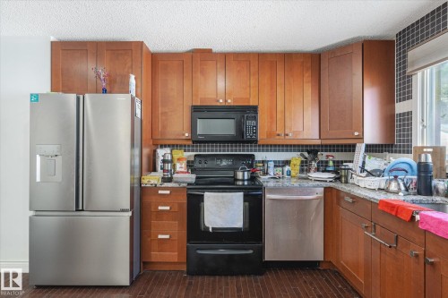 2520 116 Street, Edmonton, AB - Indoor Photo Showing Kitchen