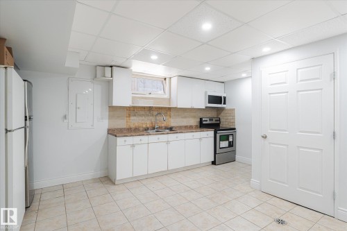2520 116 Street, Edmonton, AB - Indoor Photo Showing Kitchen With Double Sink
