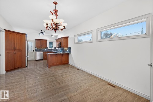 9328 152 Street, Edmonton, AB - Indoor