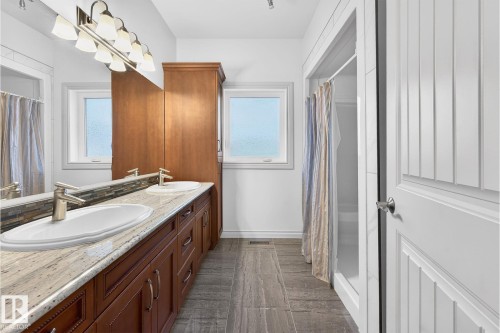 9328 152 Street, Edmonton, AB - Indoor Photo Showing Bathroom