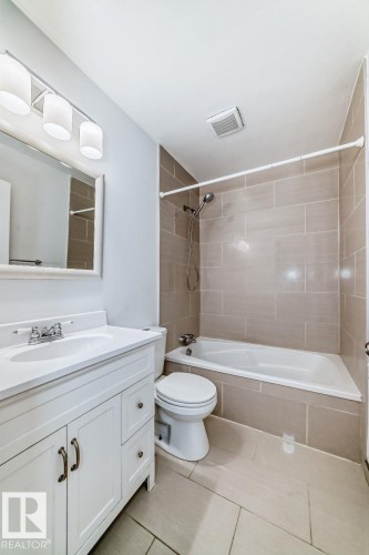 10936 Beaumaris Road, Edmonton, AB - Indoor Photo Showing Bathroom