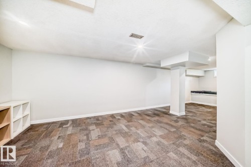 10936 Beaumaris Road, Edmonton, AB - Indoor