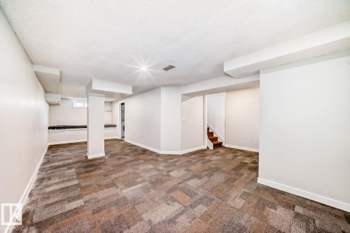 10936 Beaumaris Road, Edmonton, AB - Indoor