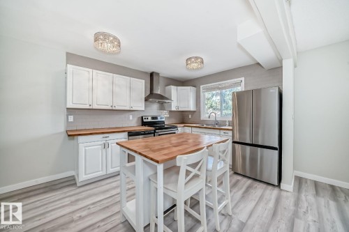 10936 Beaumaris Road, Edmonton, AB - Indoor Photo Showing Kitchen