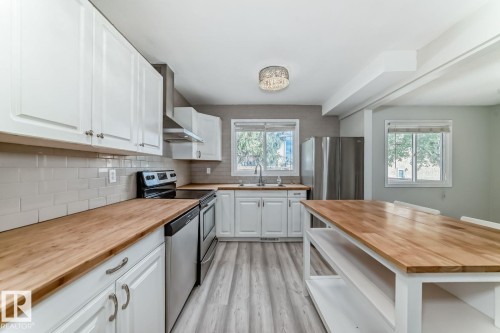 10936 Beaumaris Road, Edmonton, AB - Indoor Photo Showing Kitchen