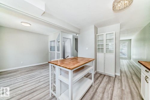 10936 Beaumaris Road, Edmonton, AB - Indoor