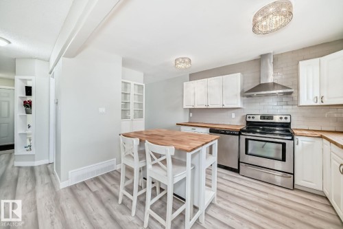 10936 Beaumaris Road, Edmonton, AB - Indoor Photo Showing Kitchen