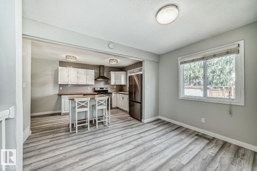 10936 Beaumaris Road, Edmonton, AB - Indoor